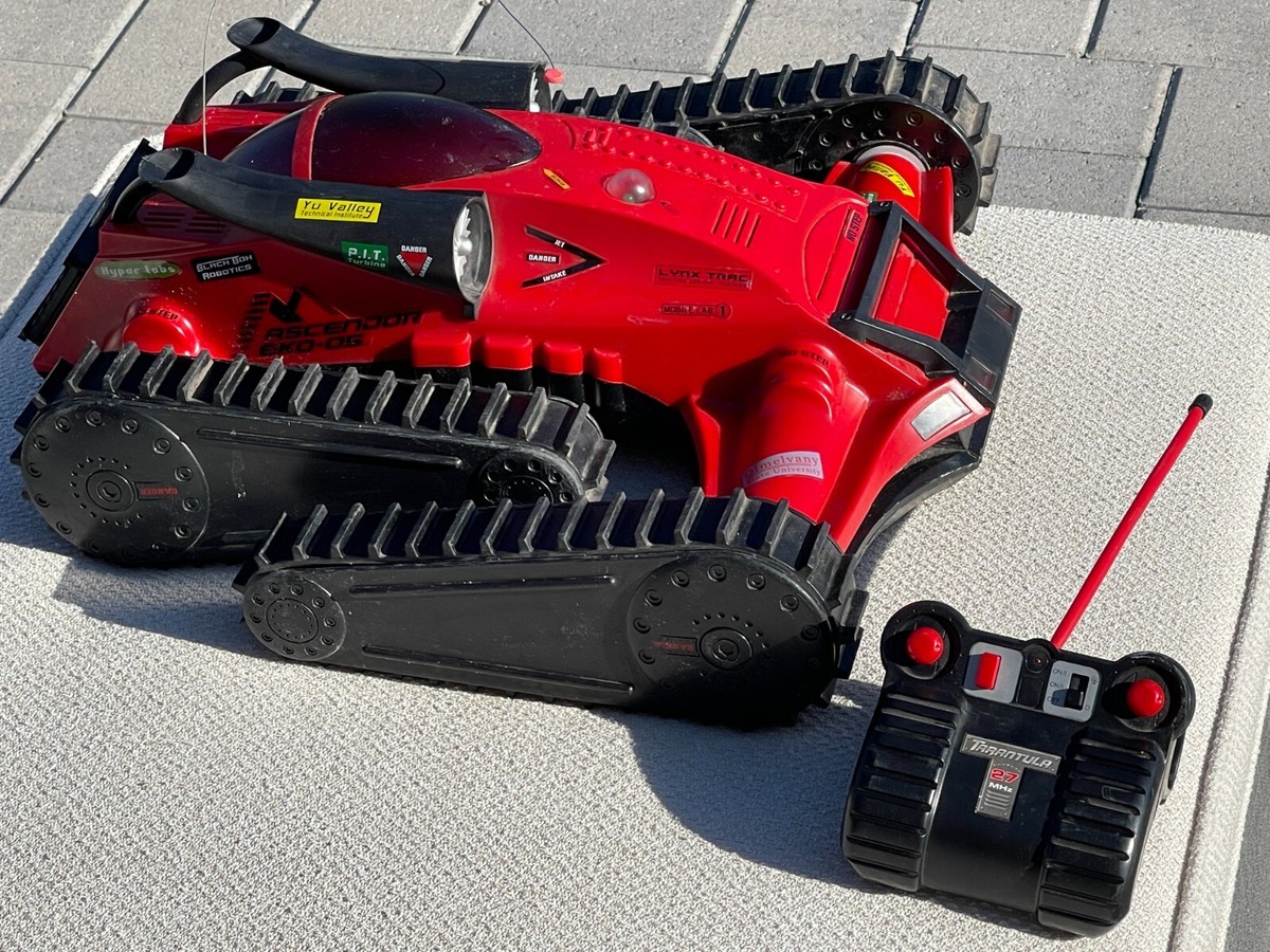 Base quadtrax model in red